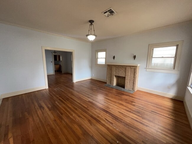 Photo - 4716 Crawford St