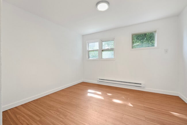 Photo - 2020 Woodlynne Ave