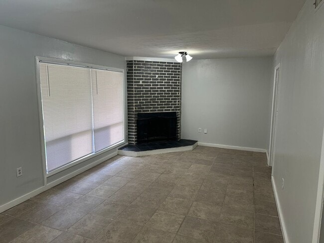 Photo - 2748 Woodside Dr