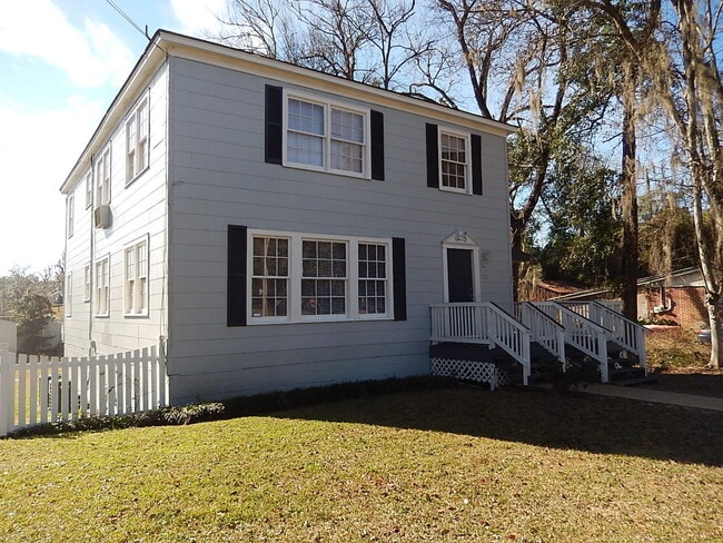 Photo - SPACIOUS Quincy 2/1 w/ Wood Floors, All New Windows, New Deck, over 1200 sq ft, & More! $1095/mon...