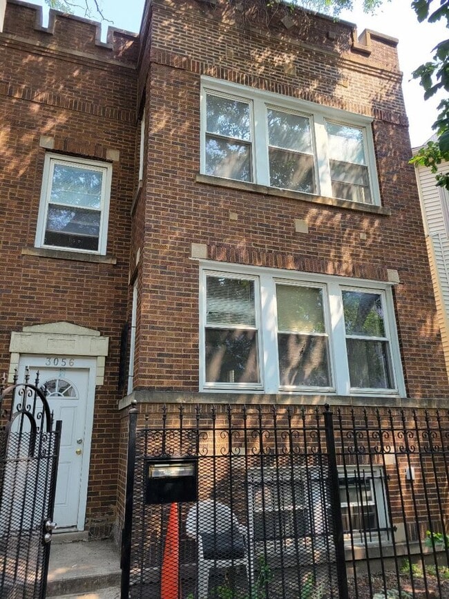 Building Photo - 3056 W Lyndale St Rental