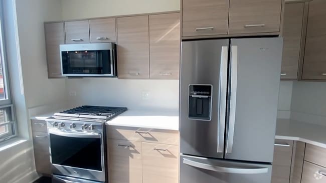 Building Photo - 380 N Canal St Rental