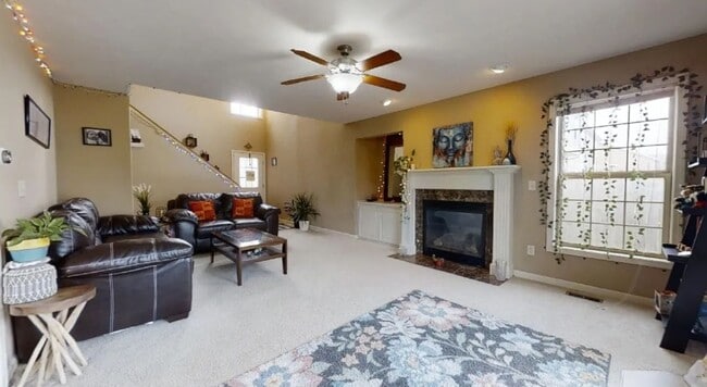 Photo - 206 Gentian St