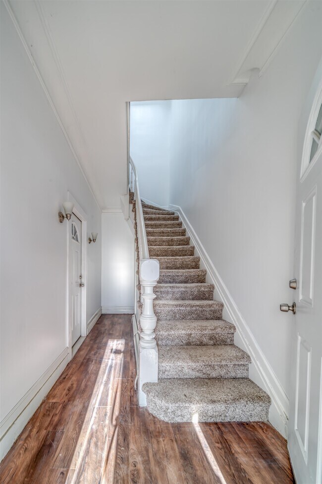 Photo - 540 44th St