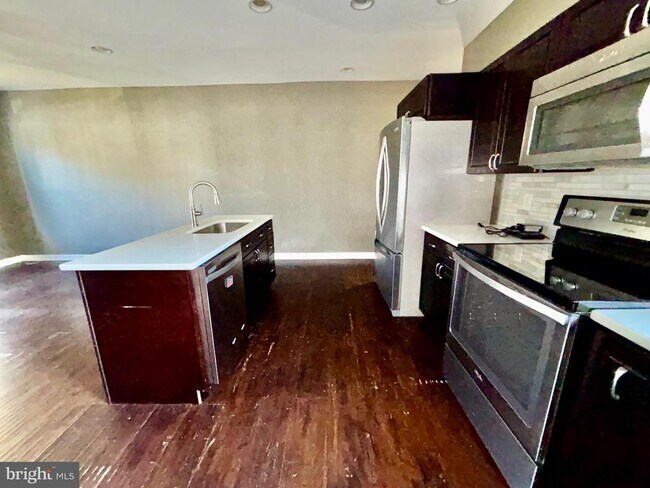 Photo - 1865 Frankford Ave Unit B