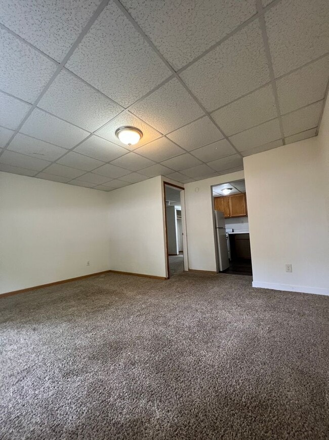 Building Photo - One Bedroom Apartment Near Campus Unit 5