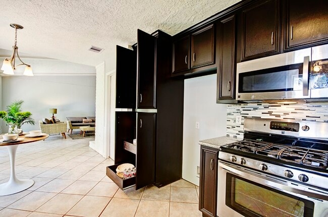 Photo - 609 Mary Ann Dr