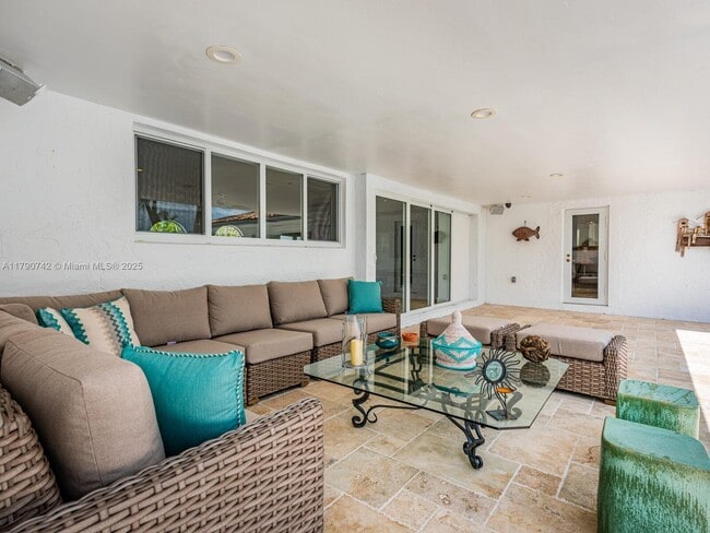 Photo - 1036 Lugo Ave