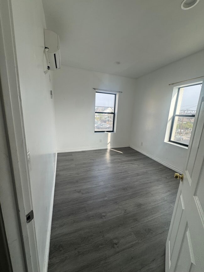 Building Photo - 4502 S Broadway Unit 3 Rental