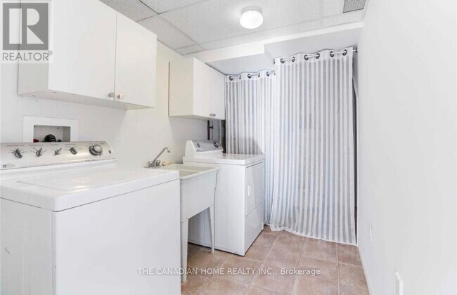 Photo - 929 Deverell Pl