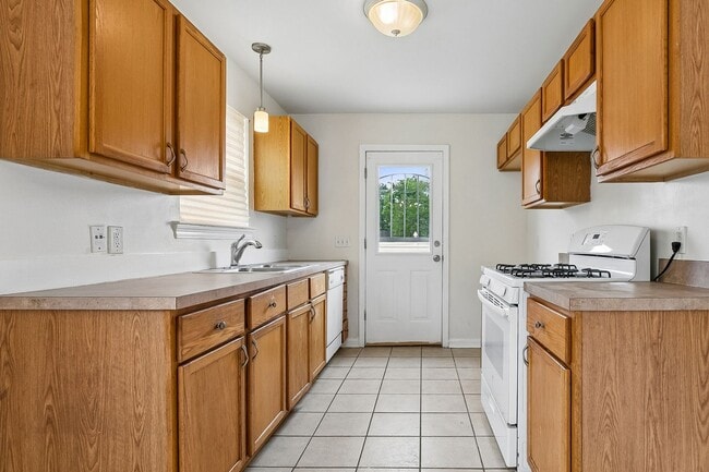 Photo - 3531 Adrian St