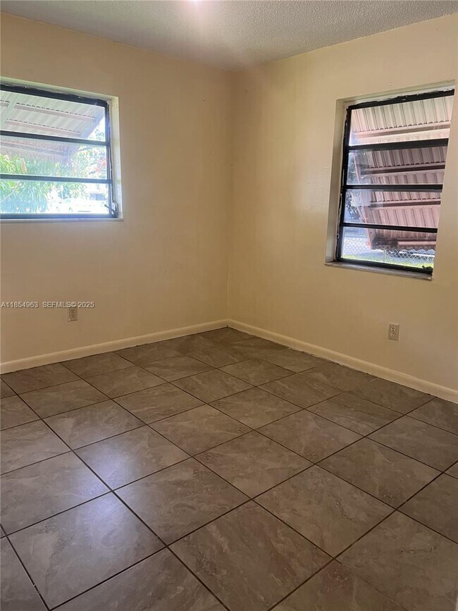 Photo - 6150 Dawson St