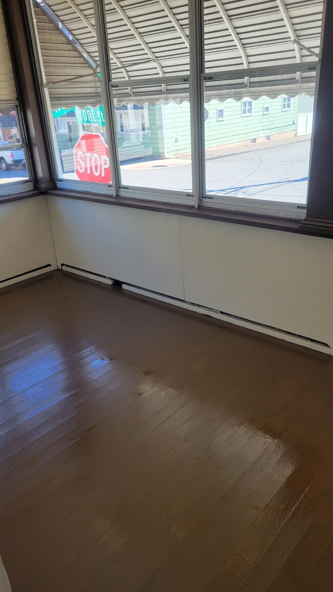 Photo - 701 Front St