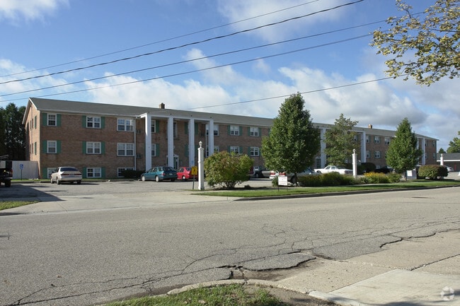 Photo - Town & Country Apartments