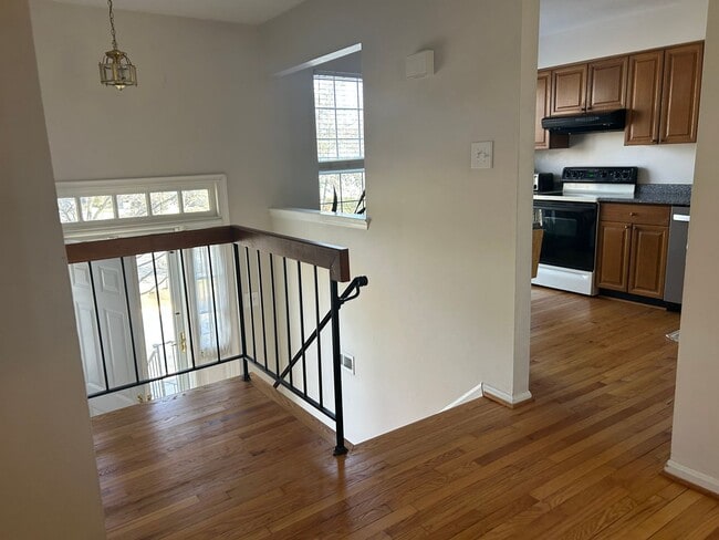 Photo - Beautiful Townhouse in the Heart of Burke Centre!