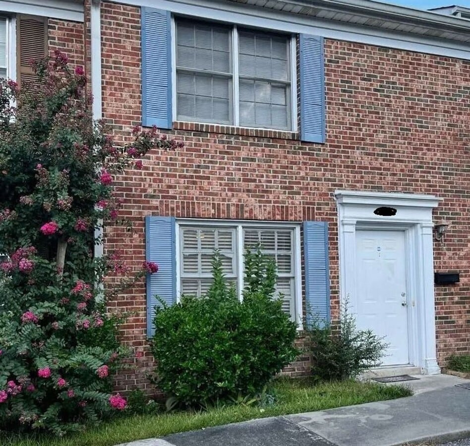 Photo - Luce Hunt Unit I-104