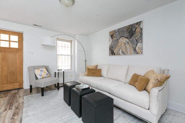 Photo - 2213 Chester St SE