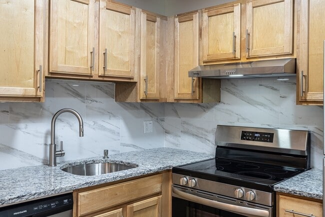 Photo - 197 Calumet St Unit 12