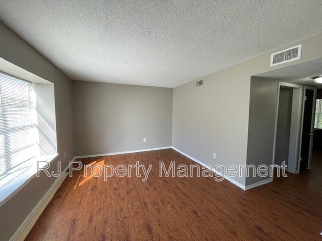 Photo - 5580 Apple Blossom Dr