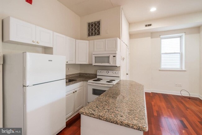 Building Photo - 1769 Frankford Ave Unit 3