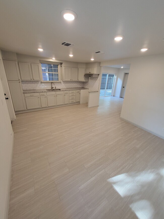 Photo - 2417 Castroville Rd Unit 1104