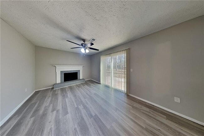 Photo - 455 Sheringham Ct