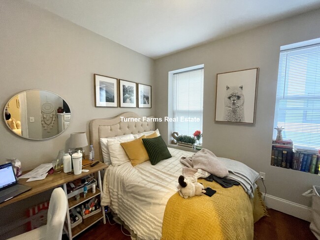 Building Photo - 16 Sewall St Unit 3 Rental