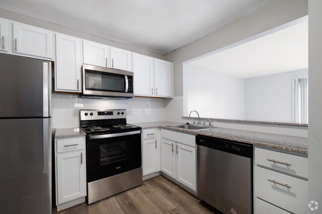 1BR, 1BA - 650SF - Kitchen