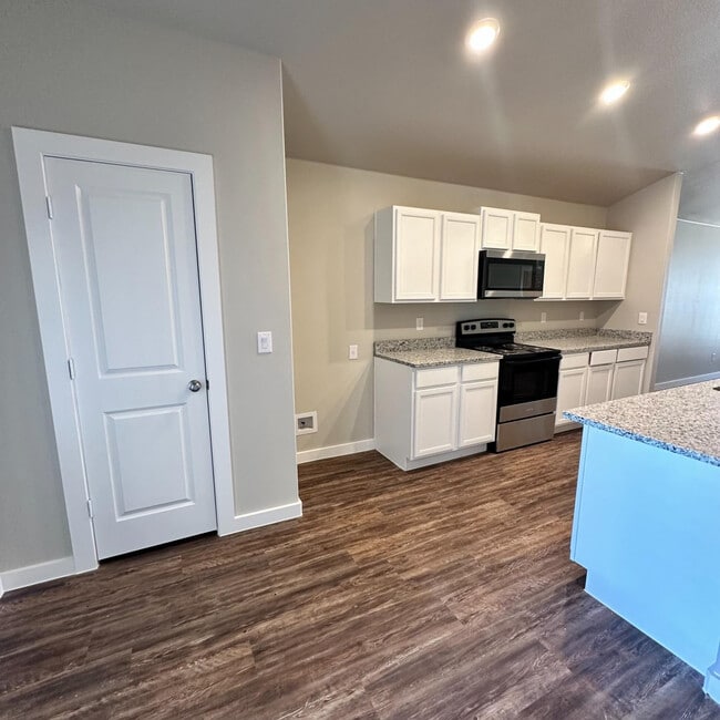 Photo - 2059 Kenwood Ave