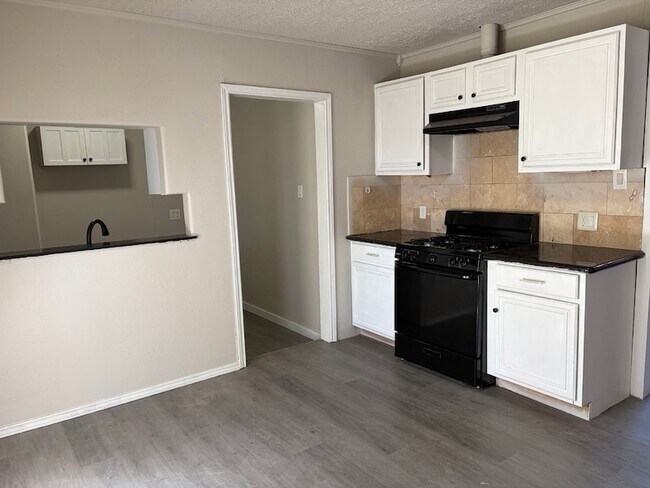 Photo - 5406 Lyndhurst Dr