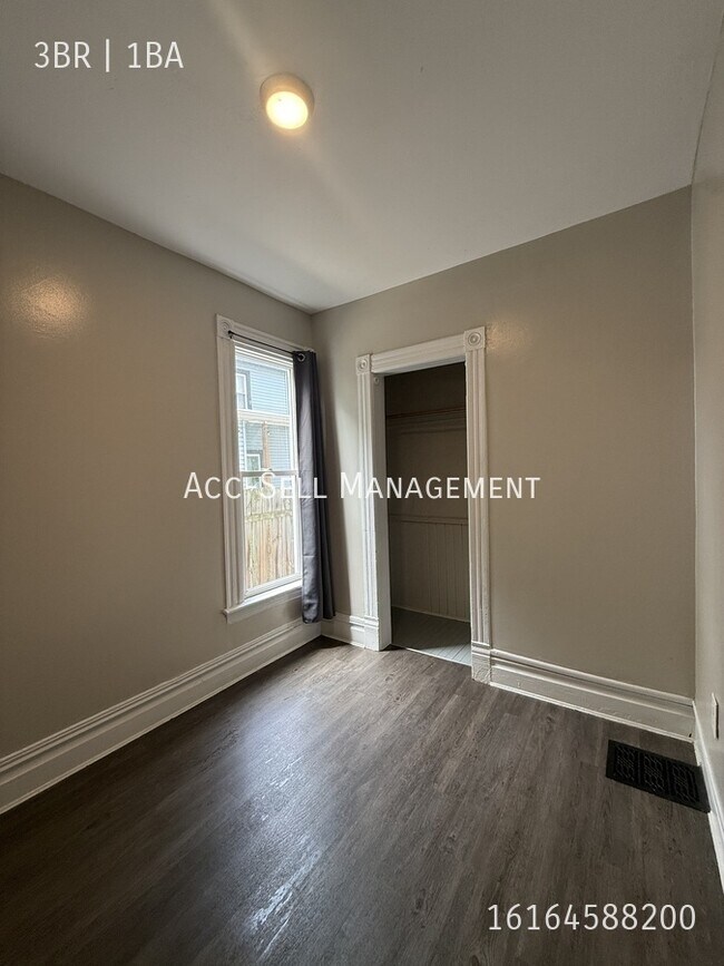 Photo - 806 Douglas St NW Unidad 1