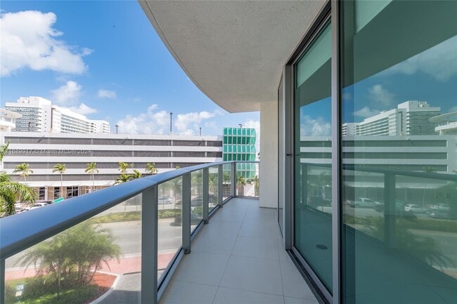 6620 Indian Creek Dr Unit 405