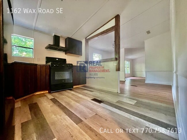 Photo - 1162 Wax Rd SE