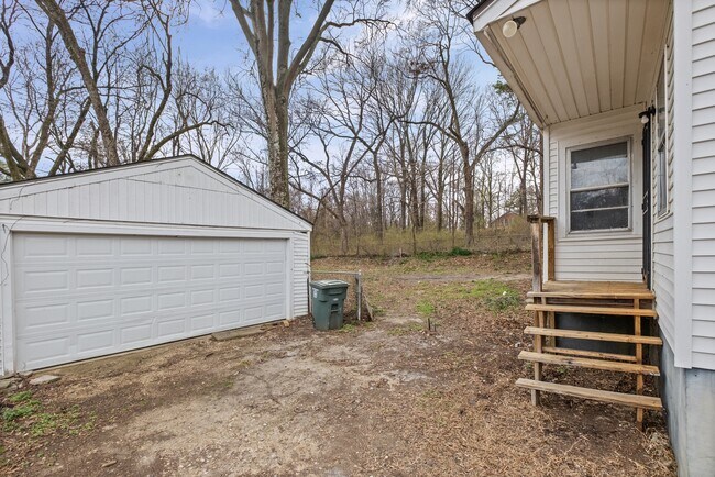 Photo - 2185 Slocum Ave