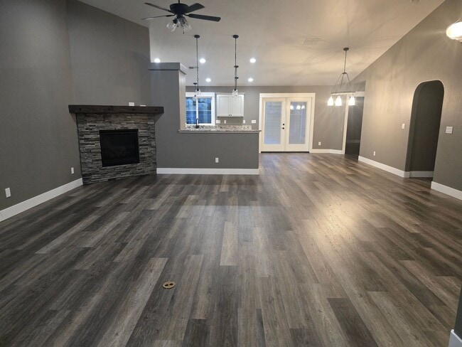 Photo - 3 bed 2 bath Home for Rent in Grants Pass