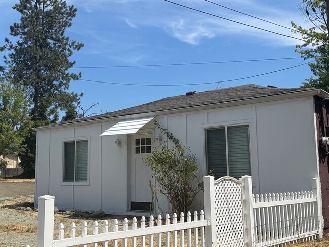 Building Photo - 1745 SE Jackson St Unit 1743 SE Jackson St Rental