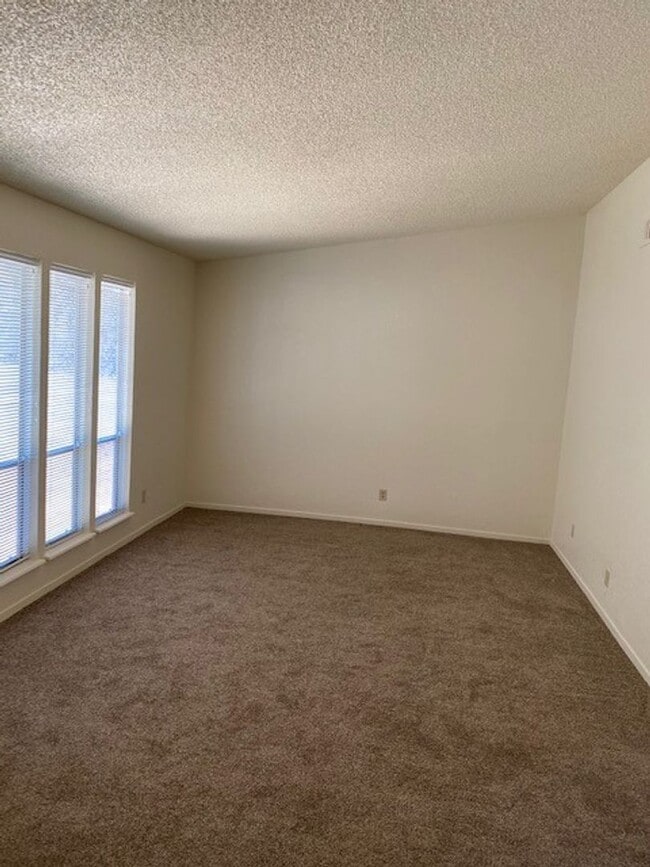 Photo - Nice 2 story 3/2 in Lake of the Pines