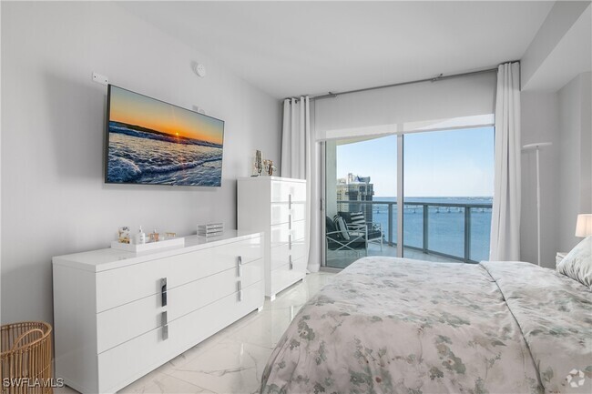 Building Photo - 3000 Oasis Grand Blvd Unit 2107 Rental