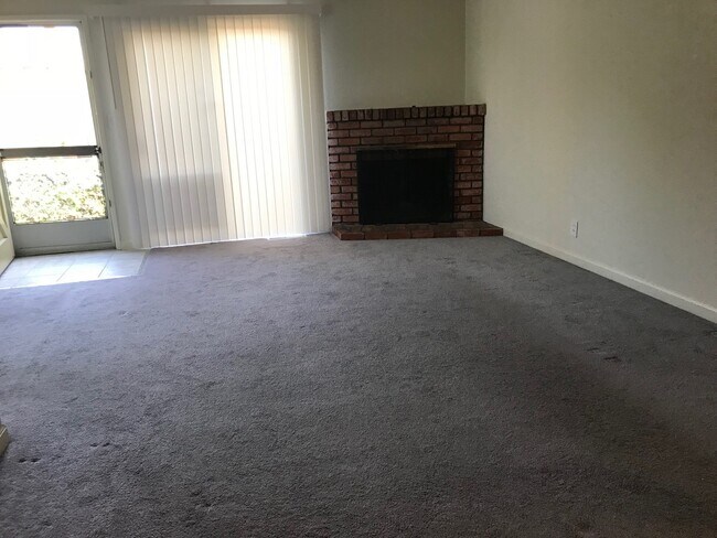 Photo - NEWHALL 2724-26 Unit 2724