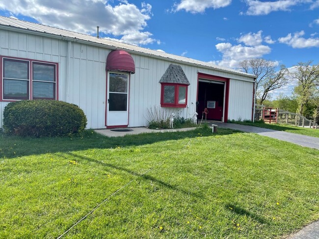 Adorable Studio on Working Farm - Adorable Studio on Working Farm House