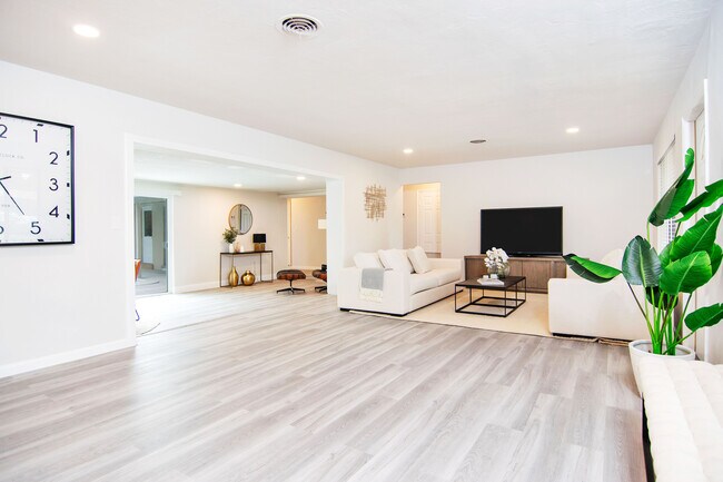 Photo - 5561 SW 2nd Court