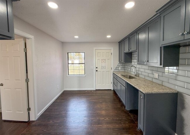 Photo - 203 W Dale St