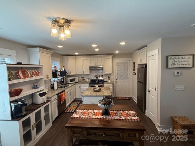 Photo - 518 Lake Head Rd