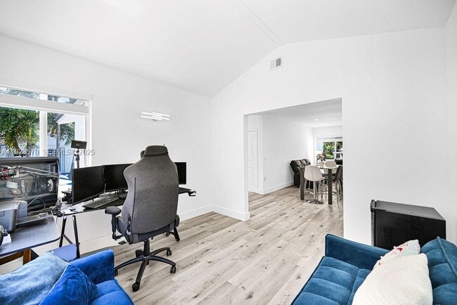 Photo - 876 NE 81st St