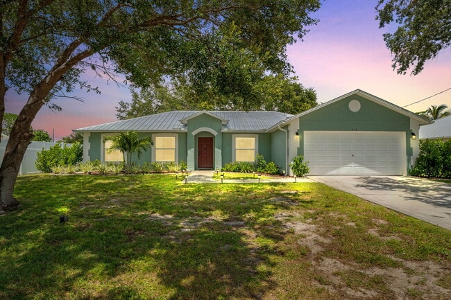 Building Photo - 522 SW South Quick Cir Rental