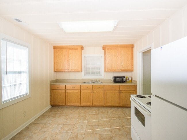 Photo - 2 Bedroom in Athens! Lawn Care Included!