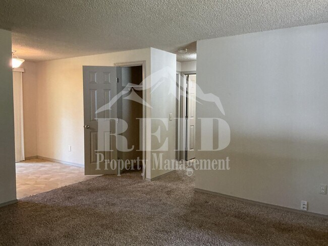 Photo - DUPLEX - 2 BED 1 BATH WITH 1 CAR GARAGE IN CENTRAL PORT ORCHARD! Unit 2