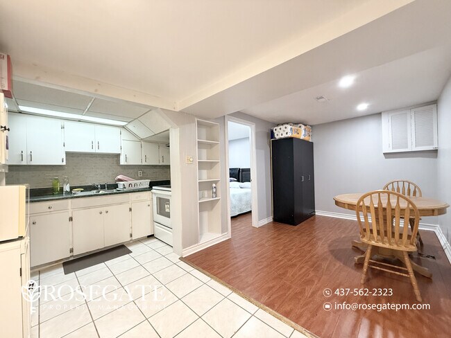 Photo - 1-Bedroom Basement Apartment with Internet & Parking – Scarborough Unité 2