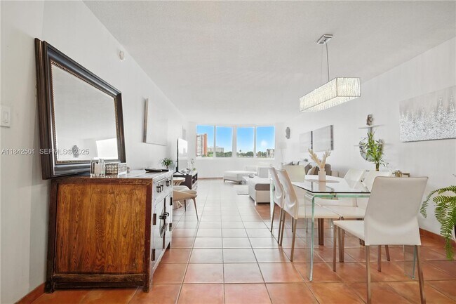 Building Photo - 1170 NE 191st St Unit A21