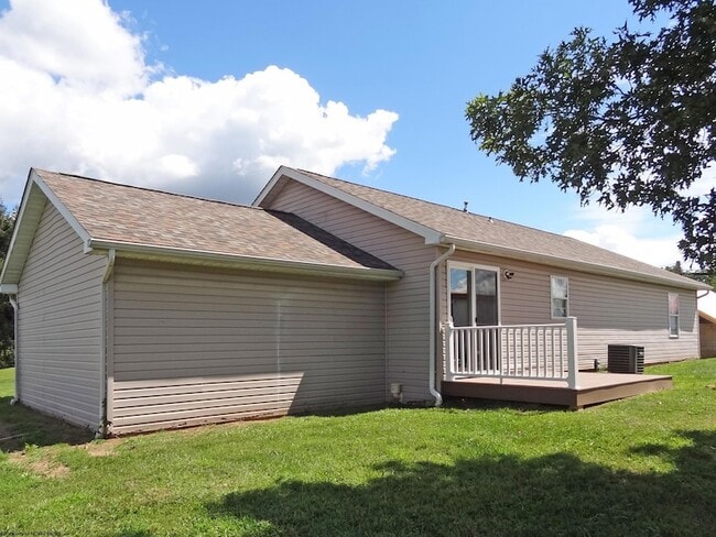 Photo - 1002 Bakers Ridge Rd